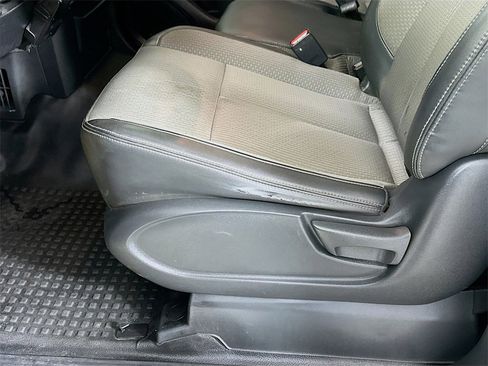 Used 2019 Nissan Titan S image 8