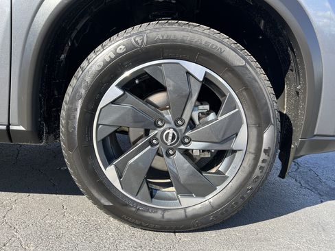 Used 2025 Nissan Rogue SV AWD/4WD image 9