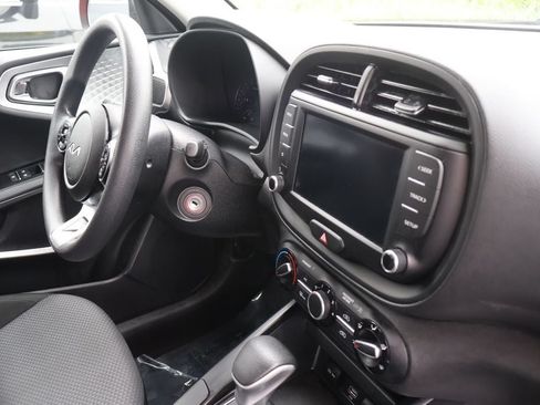 Used 2022 Kia Soul LX w/ Technology Package FWD image 13