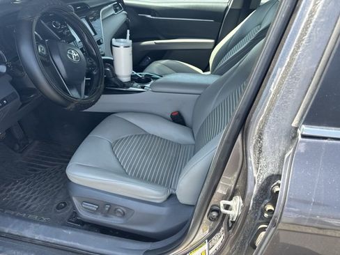 Used 2018 Toyota Camry SE FWD image 15