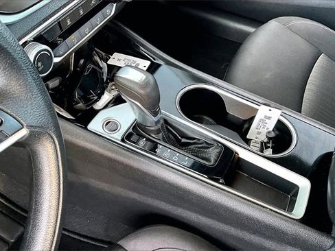 Used 2024 Nissan Altima 2.5 SV image 19