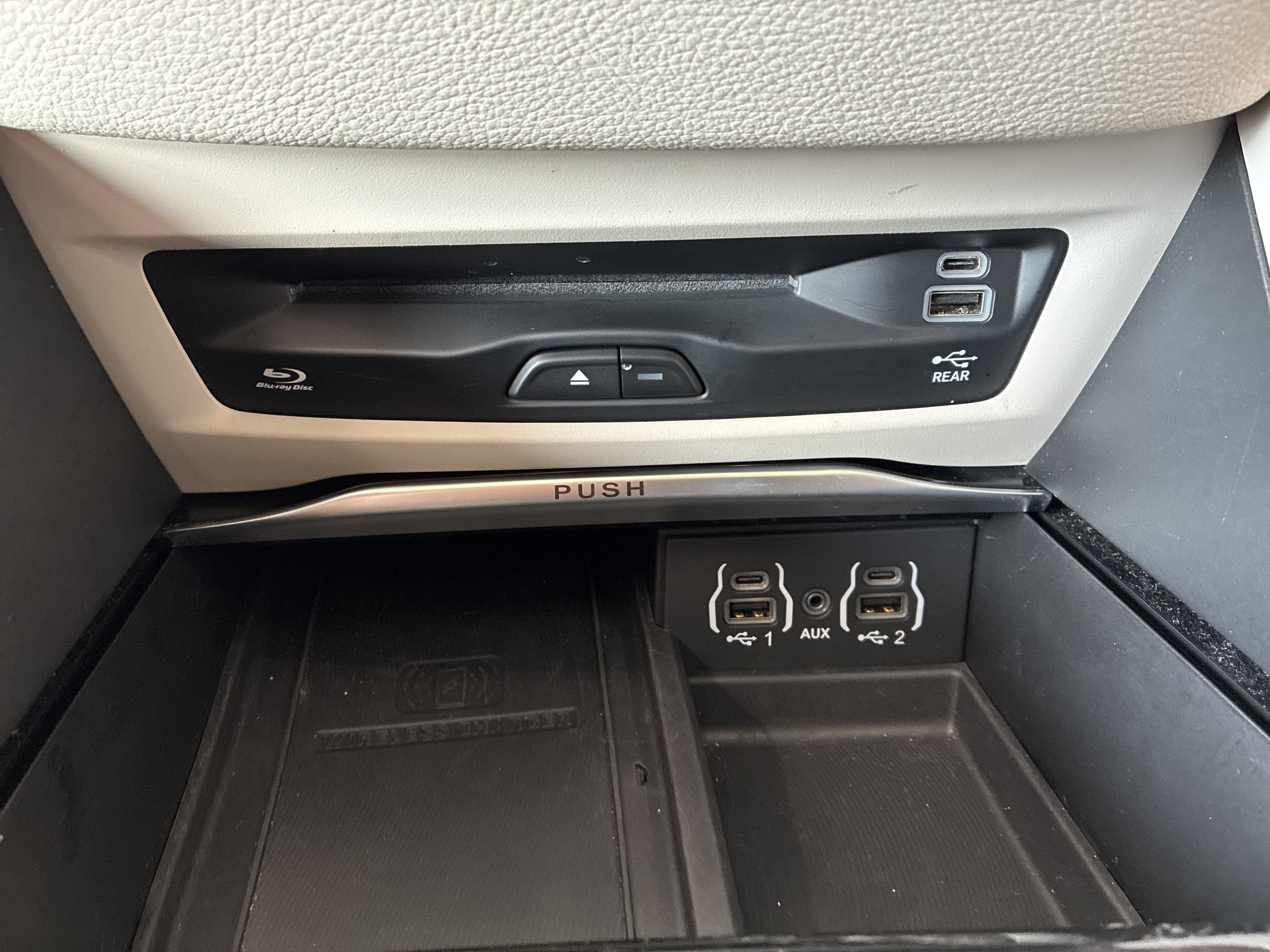 Certified 2023 Chrysler Pacifica Limited w/ Uconnect Theater Family Group AWD/4WD image 27
