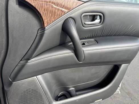 Used 2020 Nissan Armada SL image 22