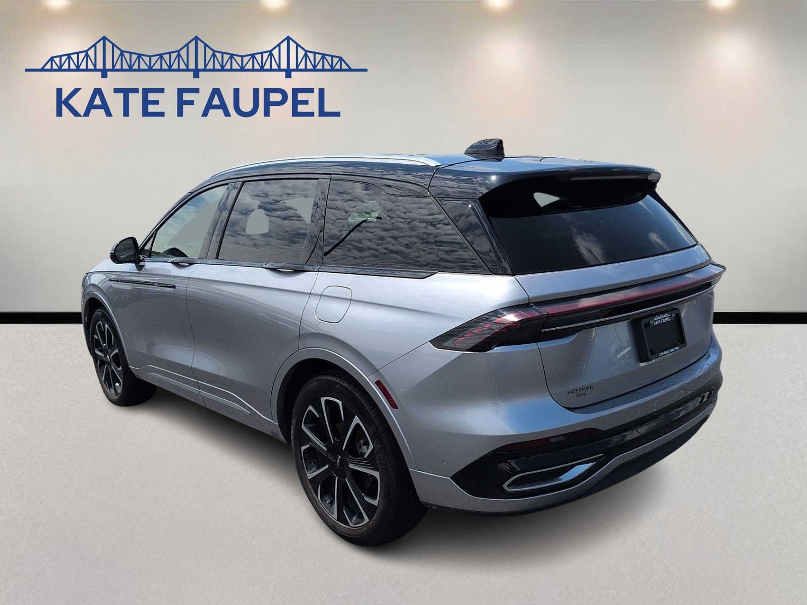 Used 2024 Lincoln Nautilus Reserve AWD/4WD image 5
