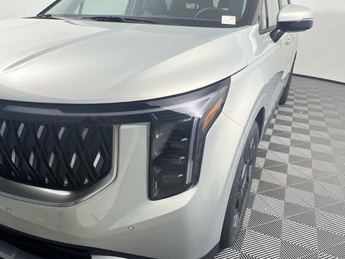 New 2026 Kia Carnival EX FWD image 10