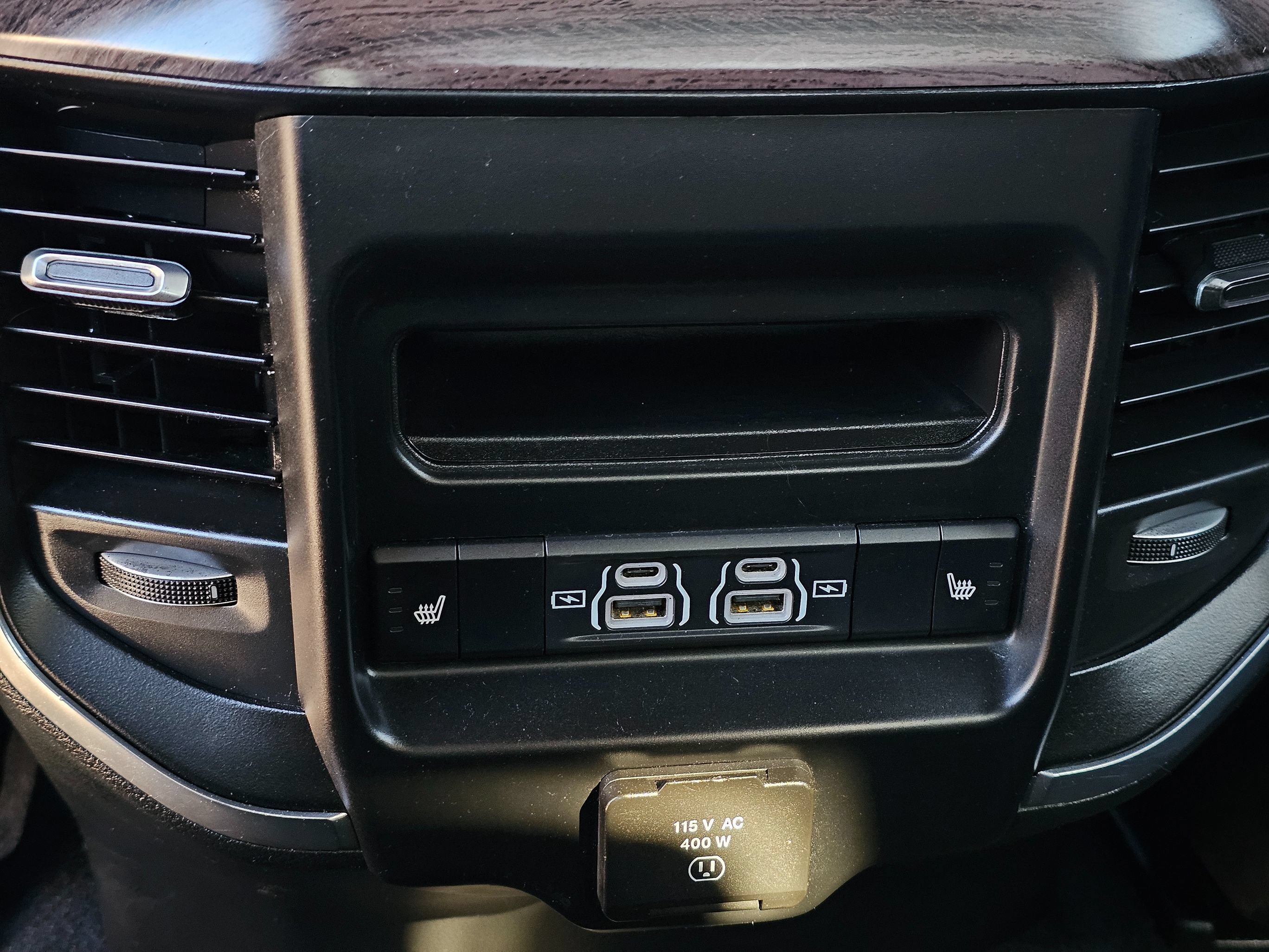 Used 2025 RAM 1500 Laramie AWD/4WD image 21