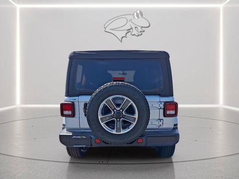 Used 2023 Jeep Wrangler Unlimited Sahara AWD/4WD image 5