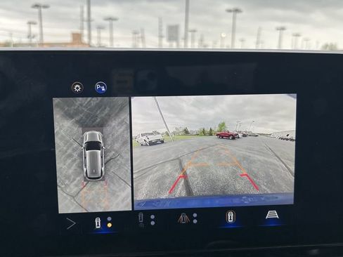 Used 2025 Chevrolet Equinox LT w/ Convenience Package II image 41