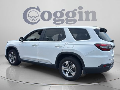 Used 2025 Honda Pilot EX-L image 3