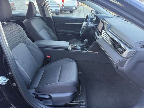 Used 2025 Toyota Camry LE image 36