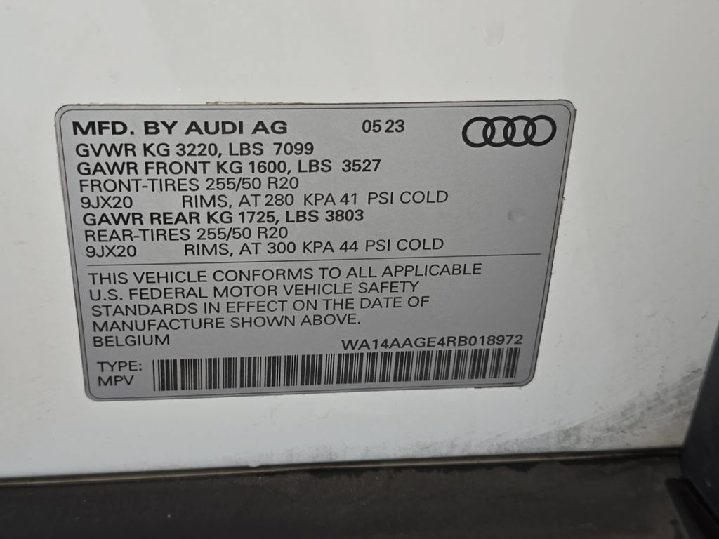 Used 2024 Audi Q8 e-tron Premium Plus AWD/4WD image 35