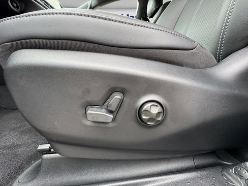 New 2027 Chrysler Pacifica Select w/ Family Tech Group FWD image 18