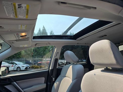 Used 2017 Subaru Forester 2.5i Premium w/ Popular Package #2A AWD/4WD image 13