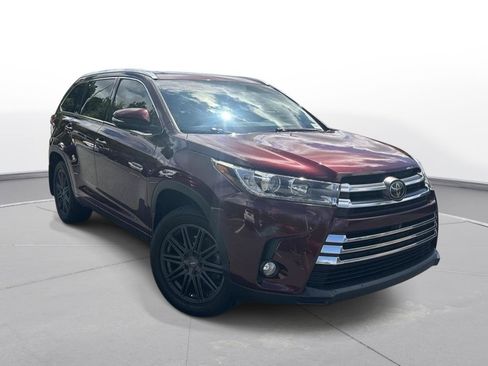 Used 2017 Toyota Highlander Limited Platinum w/ Preferred Accessory Package AWD/4WD image 4