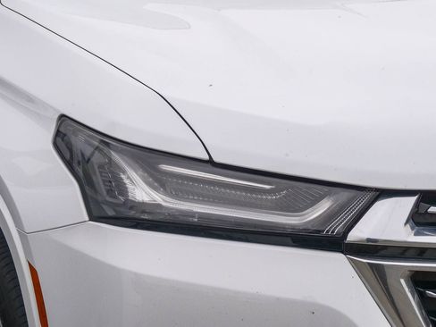 Used 2023 Chevrolet Traverse Premier FWD image 4