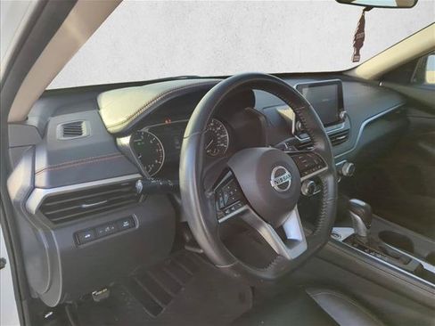 Used 2020 Nissan Altima 2.5 SR FWD image 13