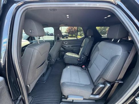 Used 2023 Chevrolet Traverse LT FWD image 12