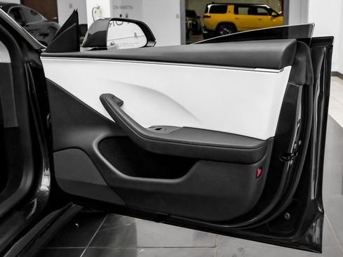 Used 2025 Tesla Model 3 Long Range image 37