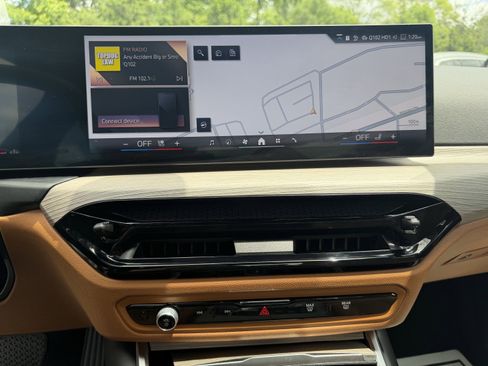 Certified 2025 BMW 330i xDrive Sedan AWD/4WD image 12
