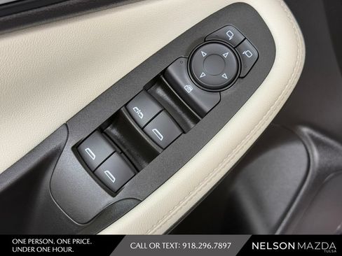 Used 2020 Buick Encore GX Essence w/ Experience Buick Package AWD/4WD image 19