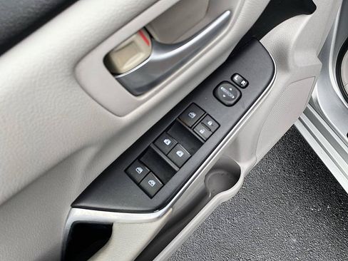 Used 2015 Toyota Camry LE FWD image 10