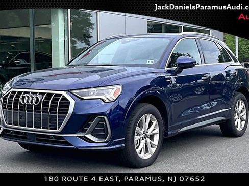 Used 2024 Audi Q3 2.0T Premium w/ Convenience Package AWD/4WD image 1