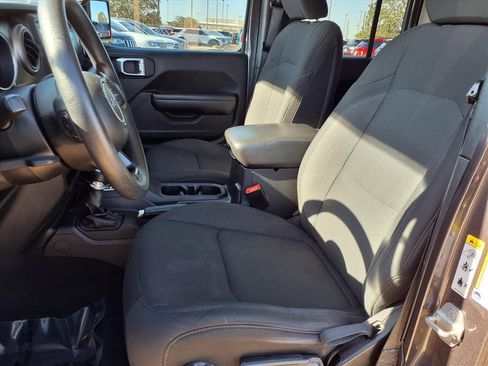 Used 2018 Jeep Wrangler Unlimited Sport image 24