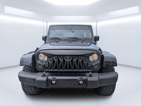 Used 2016 Jeep Wrangler Unlimited Sahara w/ Connectivity Group AWD/4WD image 8
