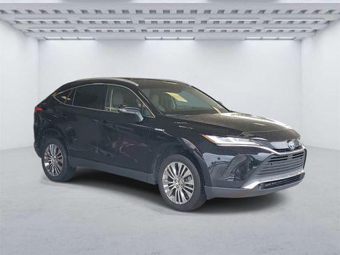 Used 2021 Toyota Venza XLE image 1