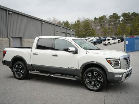 Used 2021 Nissan Titan Platinum Reserve w/ Moonroof Package image 12