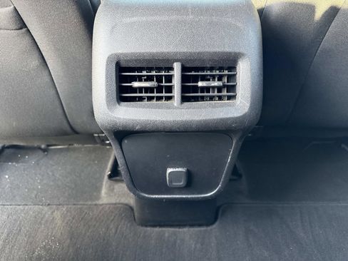 Used 2018 Chevrolet Equinox LT image 30