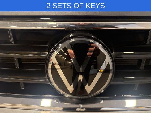 Used 2023 Volkswagen Tiguan SE R-Line image 3