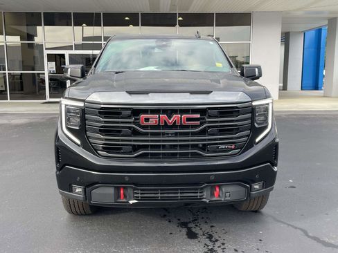 Used 2024 GMC Sierra 1500 AT4 w/ AT4 Premium Package AWD/4WD image 8