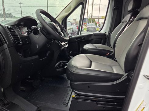 Used 2023 RAM ProMaster 2500 FWD image 5