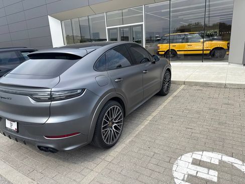 Used 2022 Porsche Cayenne GTS AWD/4WD image 4