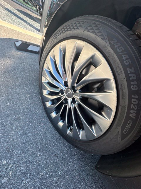 Used 2017 Genesis G90 3.3T Premium RWD image 11