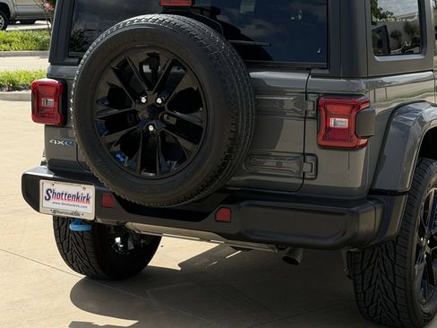 Used 2023 Jeep Wrangler Unlimited Sahara AWD/4WD image 6