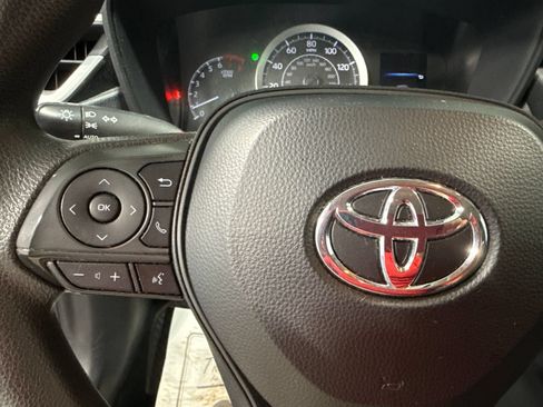 Used 2020 Toyota Corolla LE FWD image 29