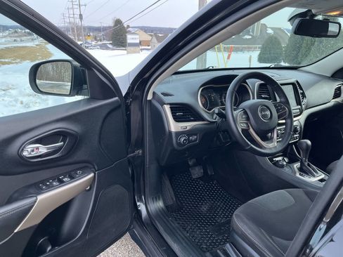 Used 2017 Jeep Cherokee Latitude w/ Cold Weather Group image 12