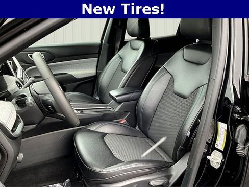 Used 2024 Jeep Compass Latitude image 21