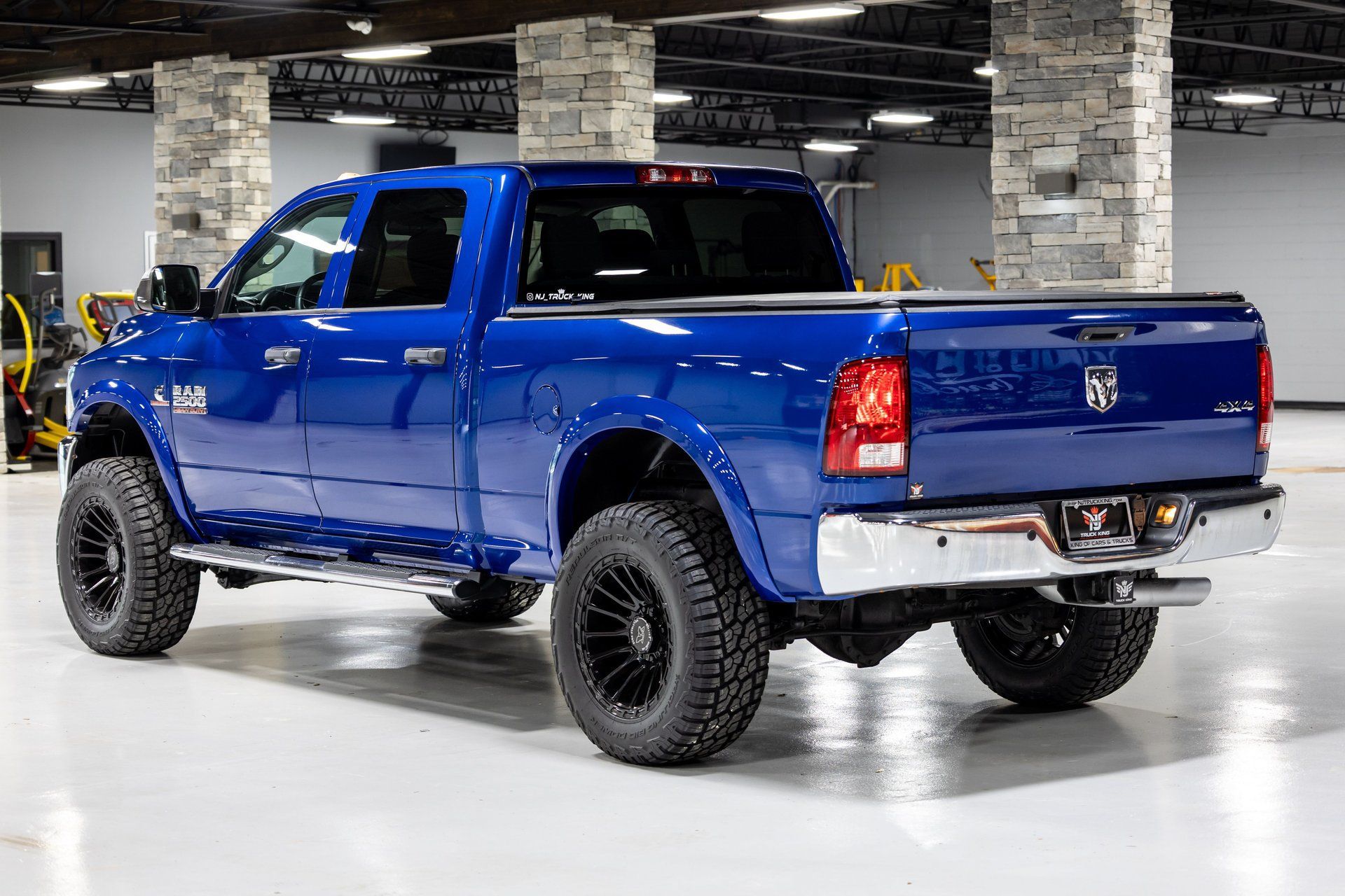 Used 2015 RAM 2500 Tradesman w/ Chrome Appearance Group AWD/4WD image 11