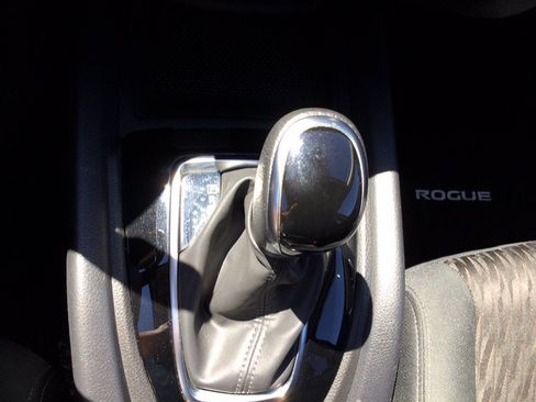 Used 2020 Nissan Rogue SV AWD/4WD image 35