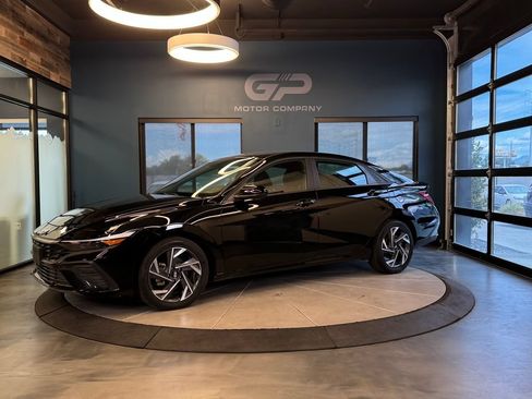 Used 2025 Hyundai Elantra Sport FWD image 7