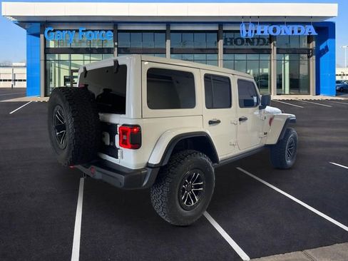 Used 2024 Jeep Wrangler Unlimited Rubicon AWD/4WD image 2