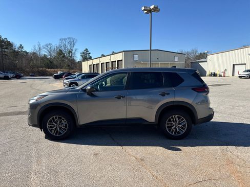 Used 2024 Nissan Rogue S image 8