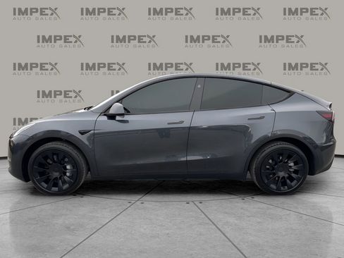 Used 2024 Tesla Model Y Long Range image 2