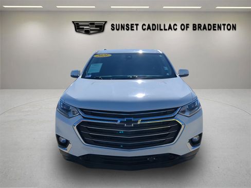 Used 2021 Chevrolet Traverse LT image 2