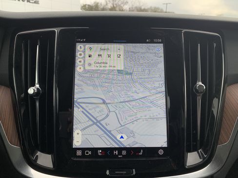 Used 2025 Volvo V60 B5 Cross Country Plus image 24