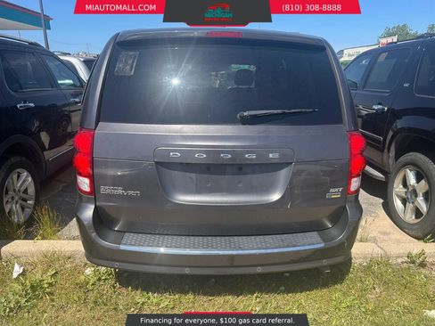 Used 2017 Dodge Grand Caravan SXT w/ Rear Park Assist Package FWD image 5