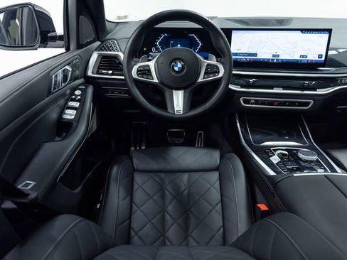 Certified 2024 BMW X7 xDrive40i w/ M Sport Package AWD/4WD image 3